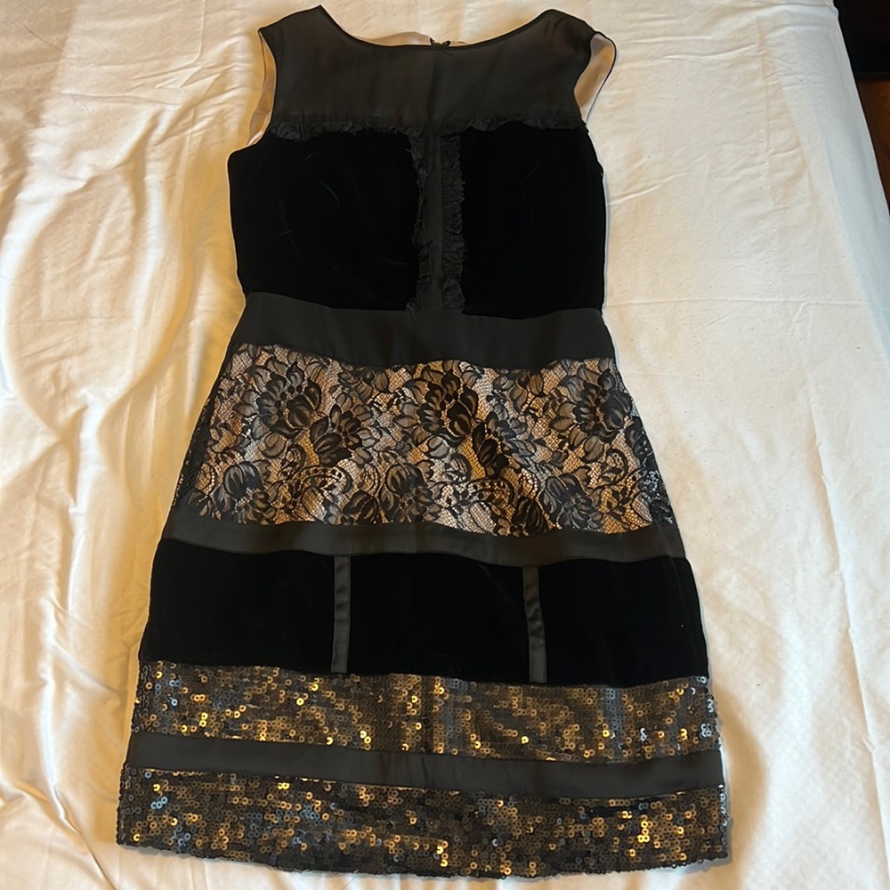 Gently used Jessica Simpson Cocktail Dress in size 4 (runs small)